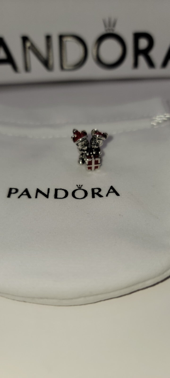  Authentic PANDORA Disney Mickey & Minnie Christmas Present Cham 799194C01  A42