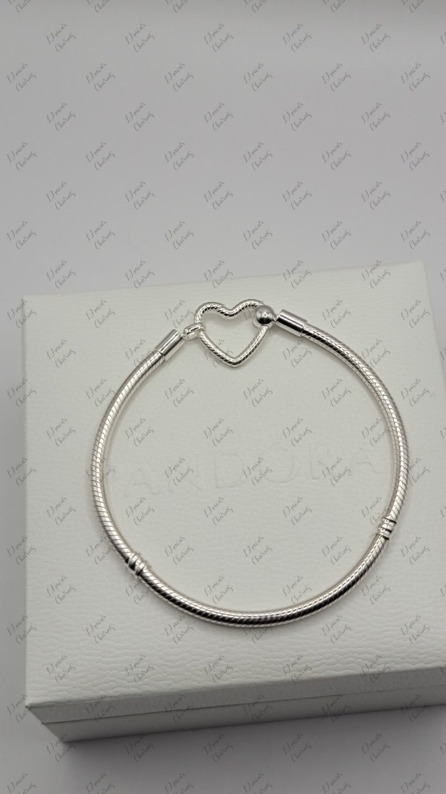 Authentic PANDORA  Moments Heart Closure Bracelet 599539C00 7.9 (20cm) W/ Box 