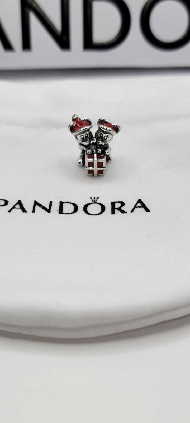  Authentic PANDORA Disney Mickey & Minnie Christmas Present Cham 799194C01  A42