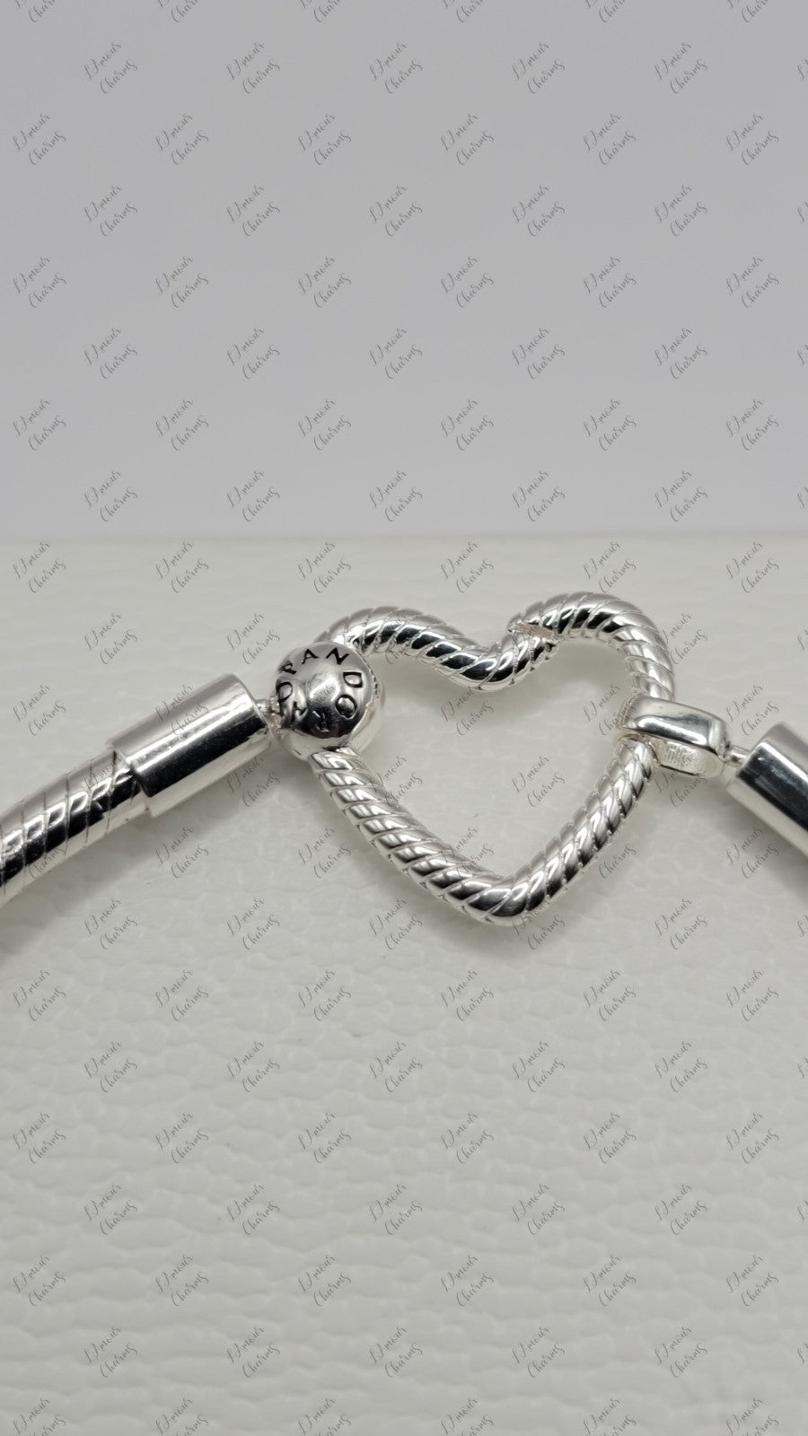 Authentic PANDORA  Moments Heart Closure Bracelet 599539C00 7.9 (20cm) W/ Box 