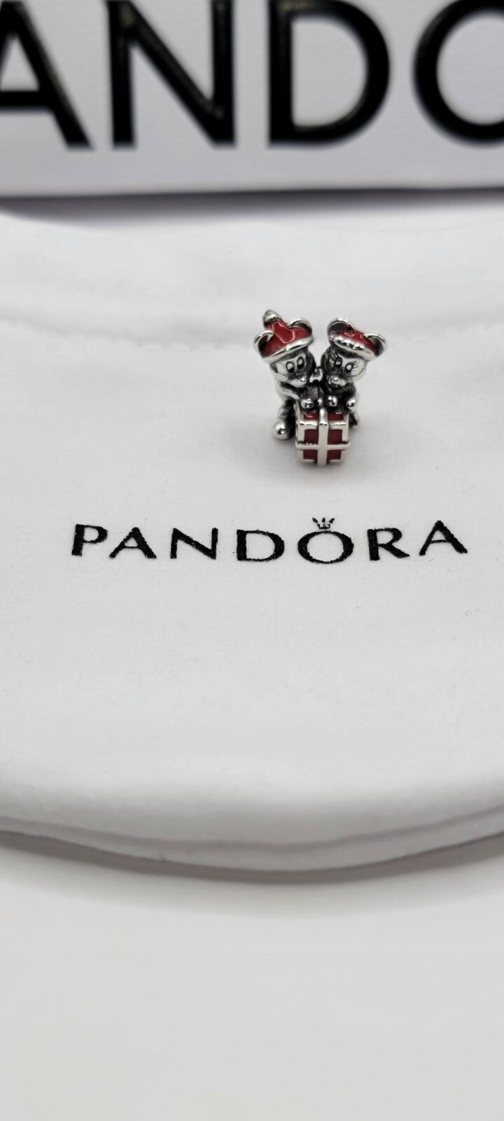  Authentic PANDORA Disney Mickey & Minnie Christmas Present Cham 799194C01  A42