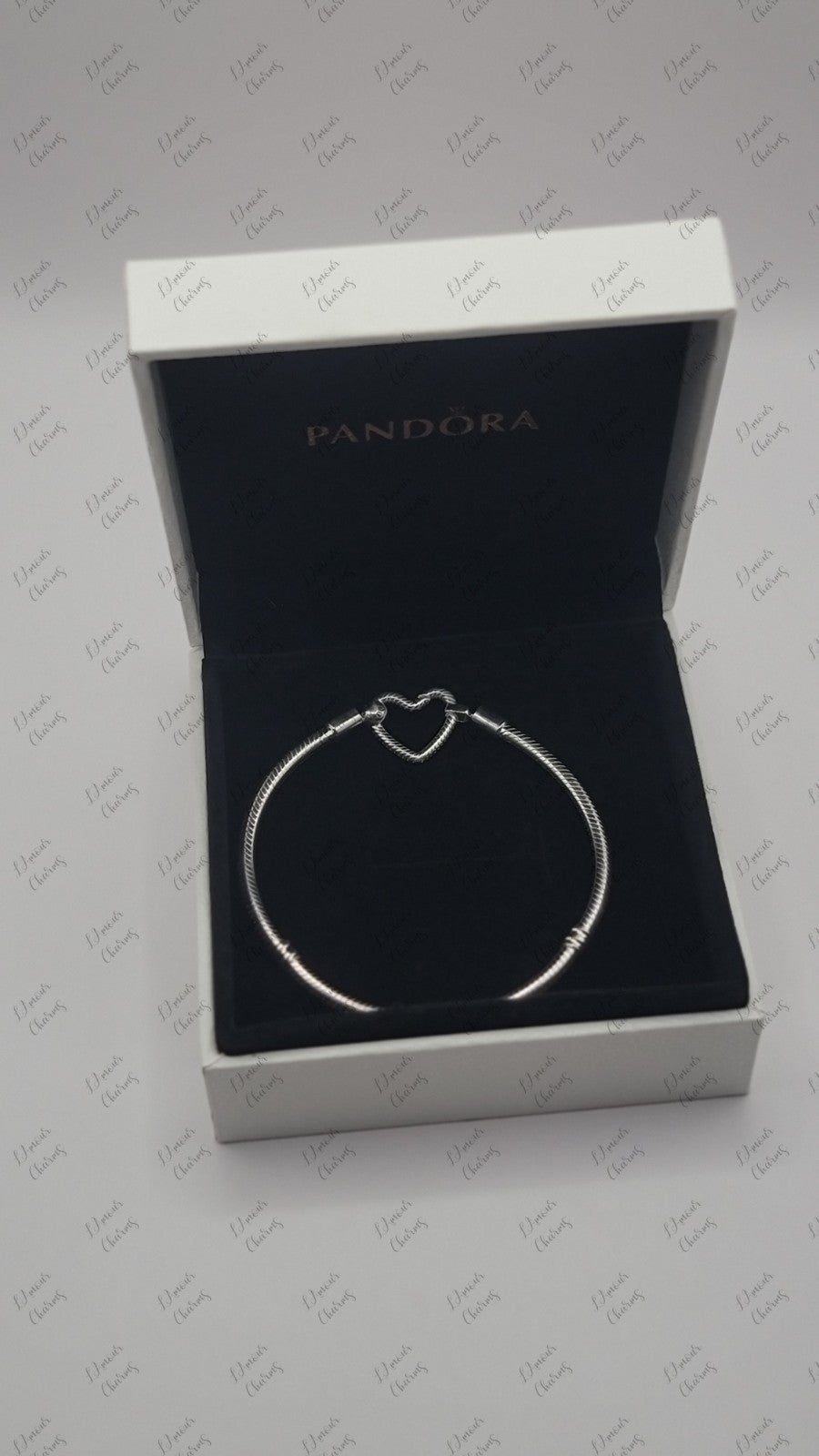 Authentic PANDORA  Moments Heart Closure Bracelet 599539C00 7.9 (20cm) W/ Box 